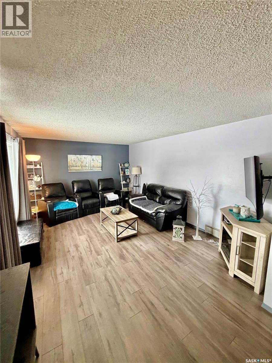 610 Main Street, Hudson Bay, Saskatchewan  S0E 0Y0 - Photo 5 - SK032916