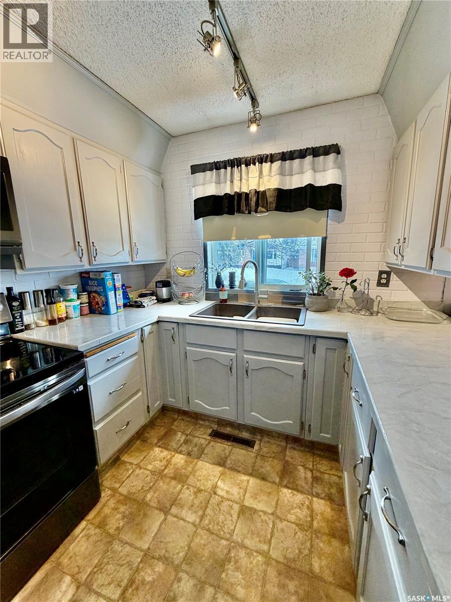 610 Main Street, Hudson Bay, Saskatchewan  S0E 0Y0 - Photo 3 - SK032916