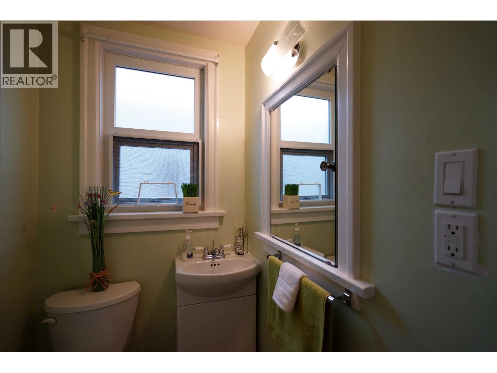 3945 W 10th Avenue, Vancouver, British Columbia V6R 2G9 - Photo 15 - R3105295