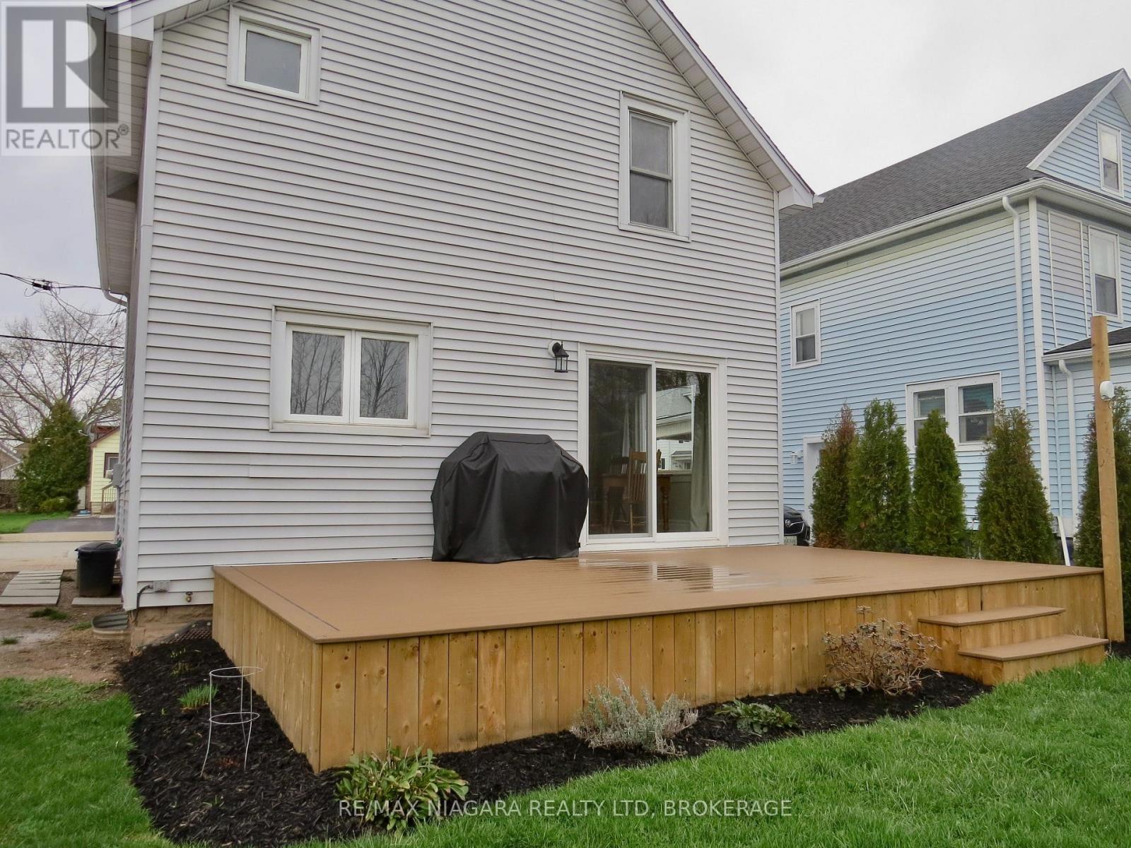 48 Wilton Avenue, Welland, Ontario  L3C 1Z9 - Photo 3 - X12575640