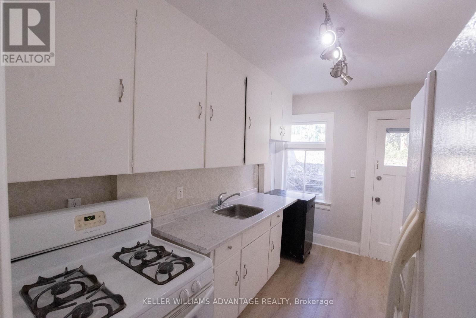 35 Mount Royal Avenue, Toronto, Ontario  M6H 2S2 - Photo 14 - C12994534