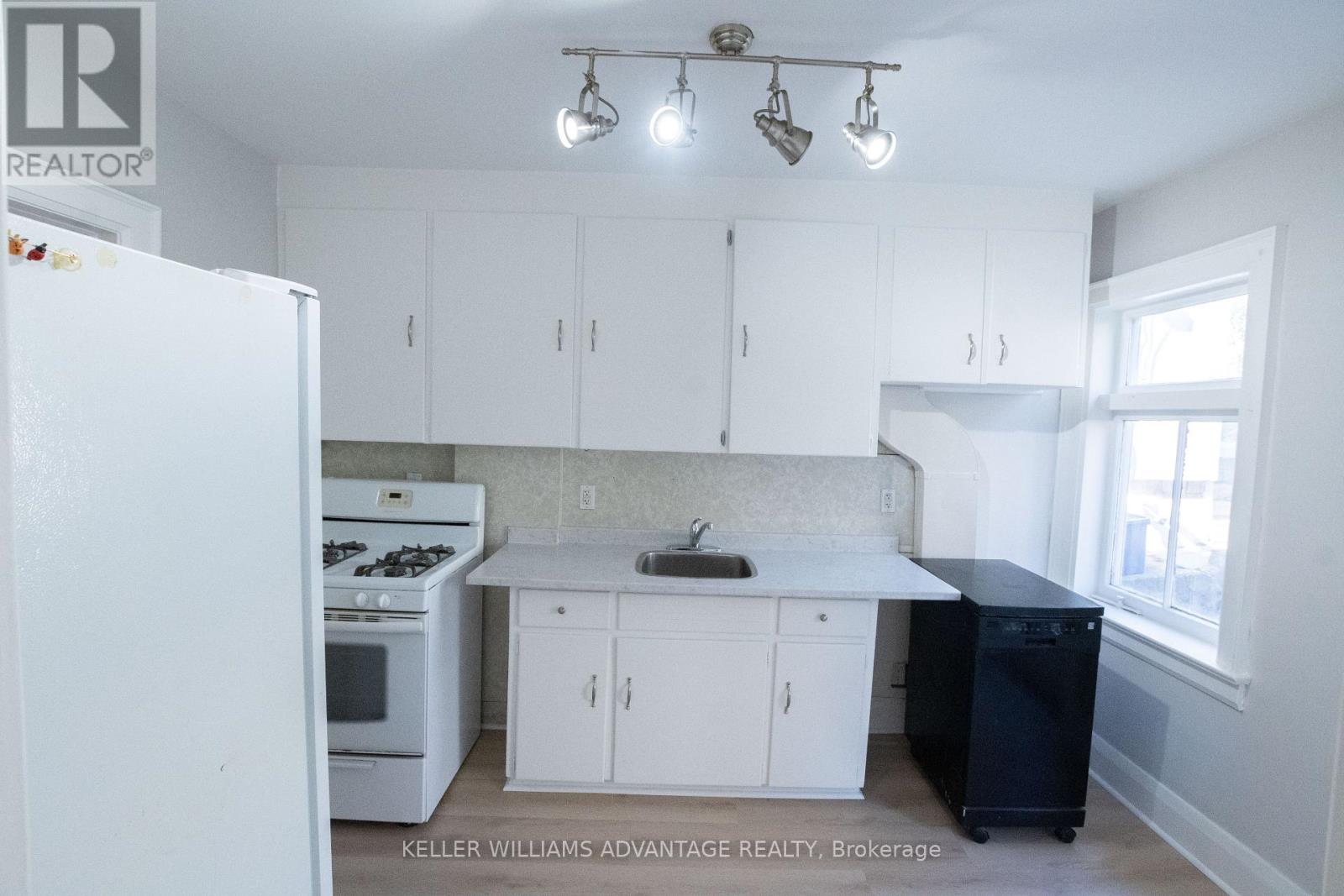 35 Mount Royal Avenue, Toronto, Ontario  M6H 2S2 - Photo 11 - C12994534