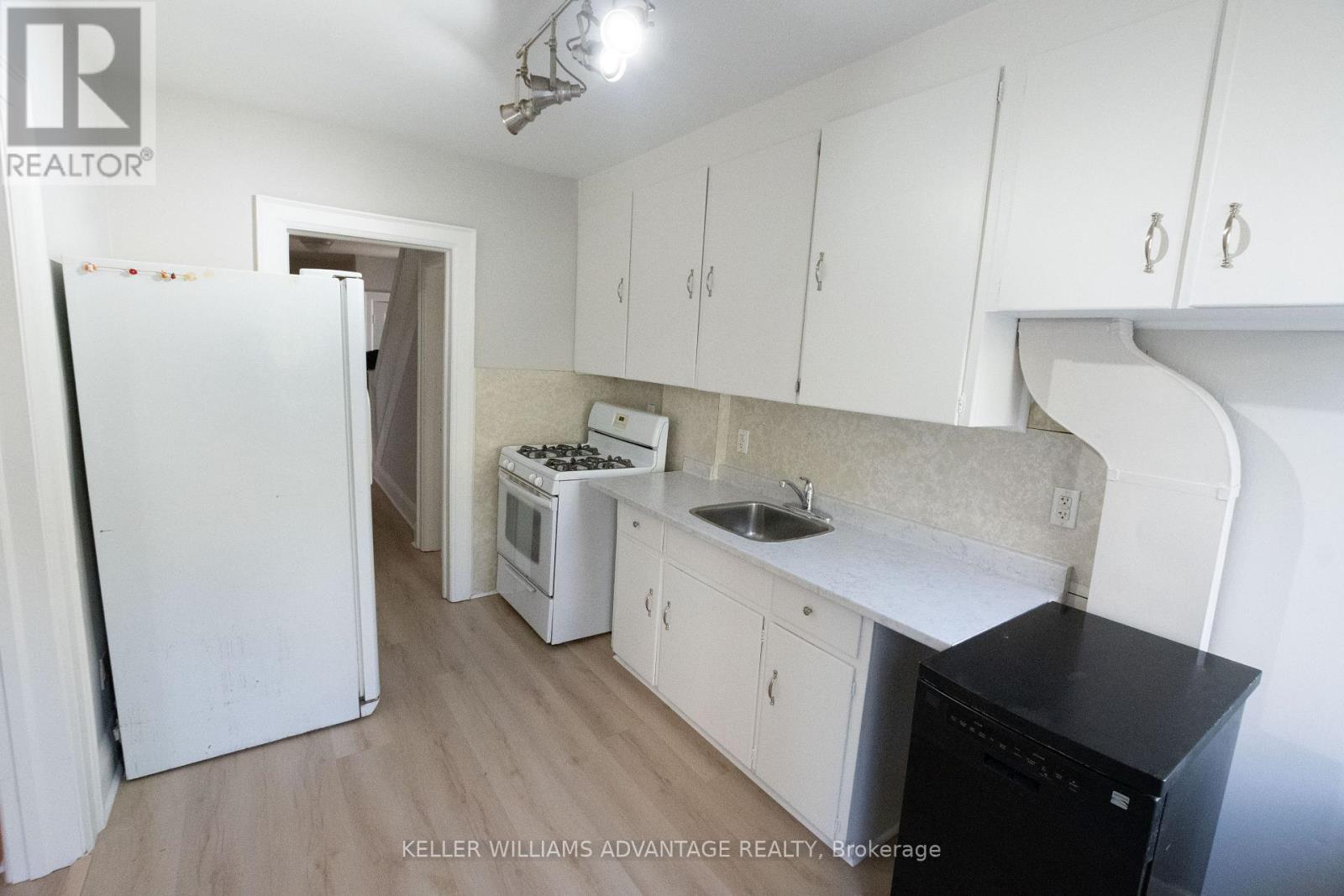 35 Mount Royal Avenue, Toronto, Ontario  M6H 2S2 - Photo 12 - C12994534