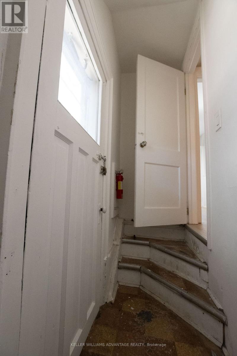 35 Mount Royal Avenue, Toronto, Ontario  M6H 2S2 - Photo 30 - C12994534