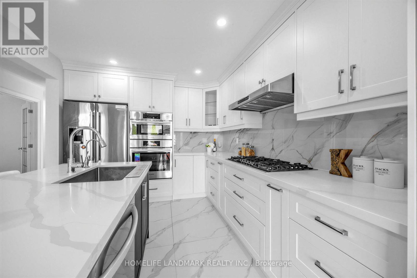 887 College Manor Drive, Newmarket, Ontario  L3Y 8G9 - Photo 10 - N13004304