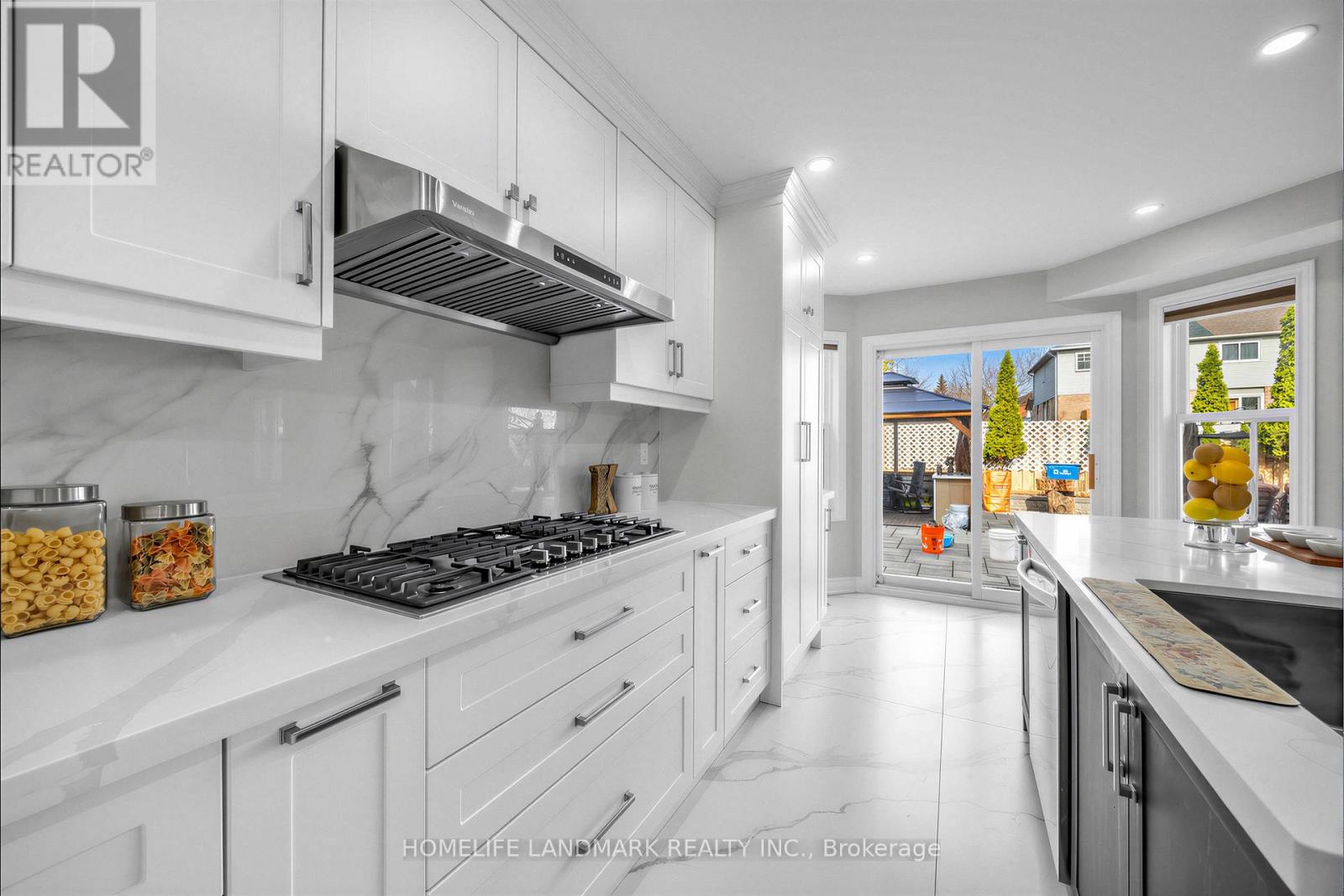 887 College Manor Drive, Newmarket, Ontario  L3Y 8G9 - Photo 12 - N13004304