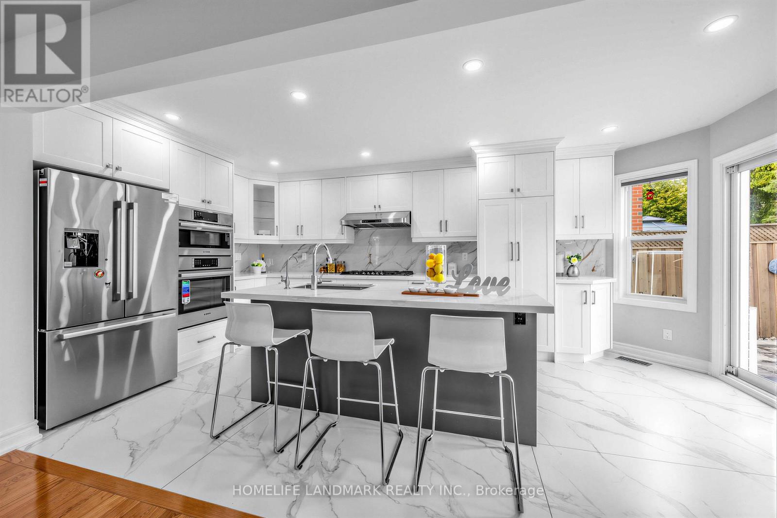 887 College Manor Drive, Newmarket, Ontario  L3Y 8G9 - Photo 5 - N13004304