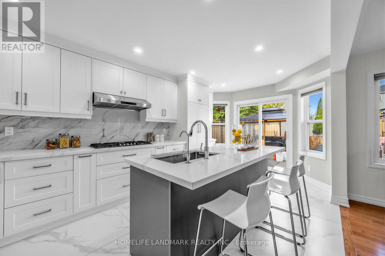 887 College Manor Drive, Newmarket, Ontario  L3Y 8G9 - Photo 6 - N13004304