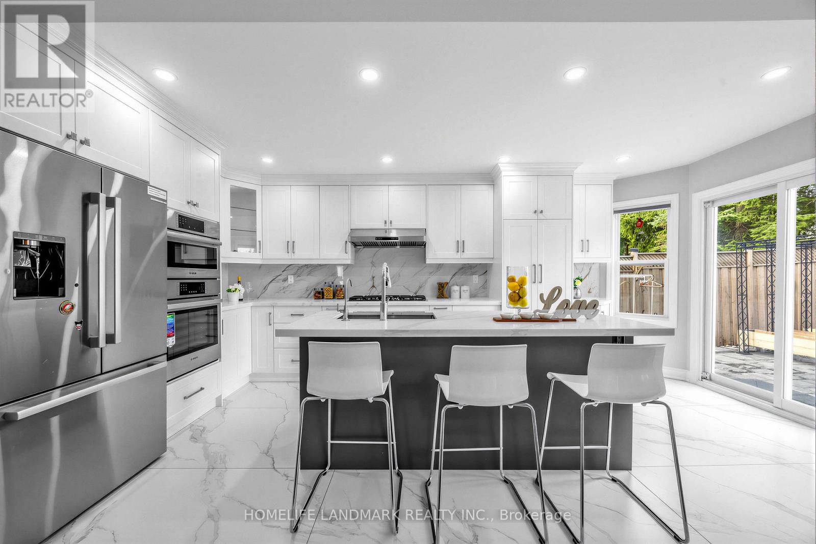 887 College Manor Drive, Newmarket, Ontario  L3Y 8G9 - Photo 4 - N13004304