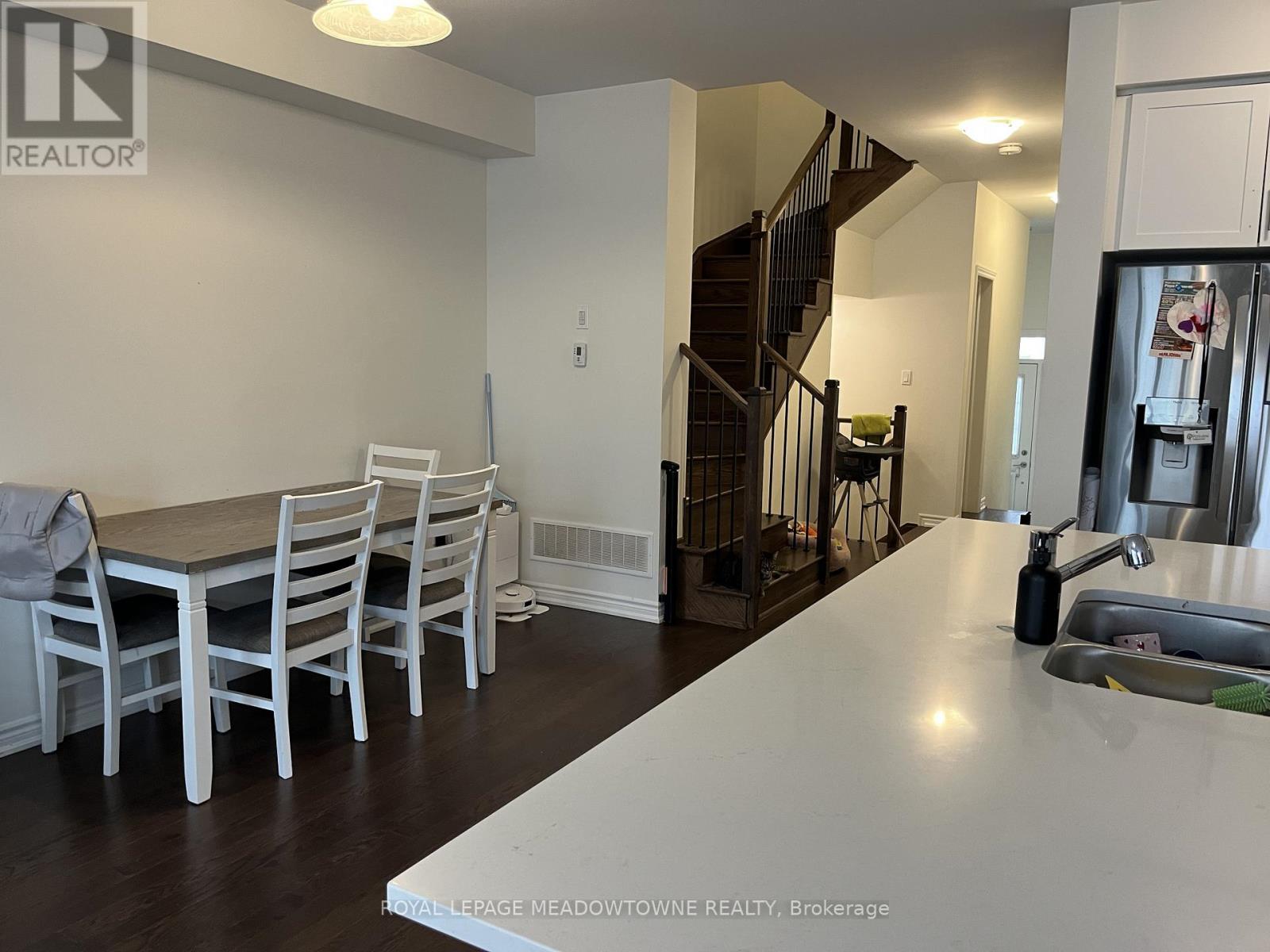 611 Boyd Lane, Milton, Ontario  L9E 1T9 - Photo 5 - W13002854