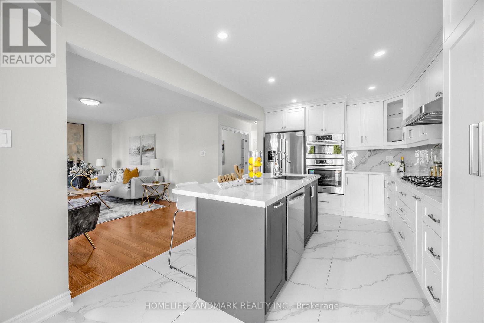 887 College Manor Drive, Newmarket, Ontario  L3Y 8G9 - Photo 7 - N13004304