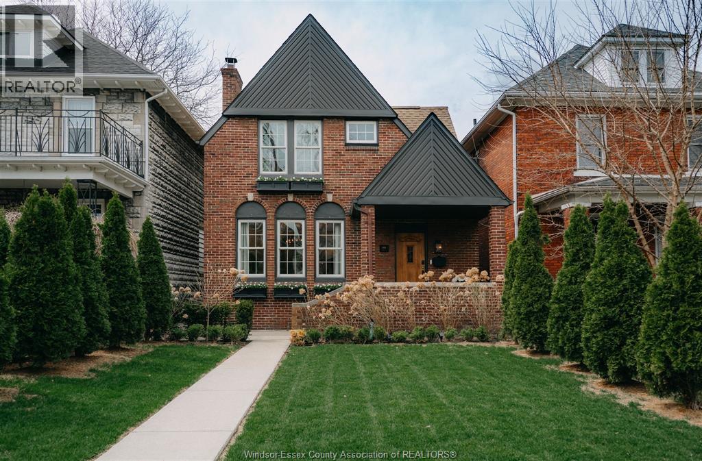 381 MOY AVENUE, Windsor, Ontario