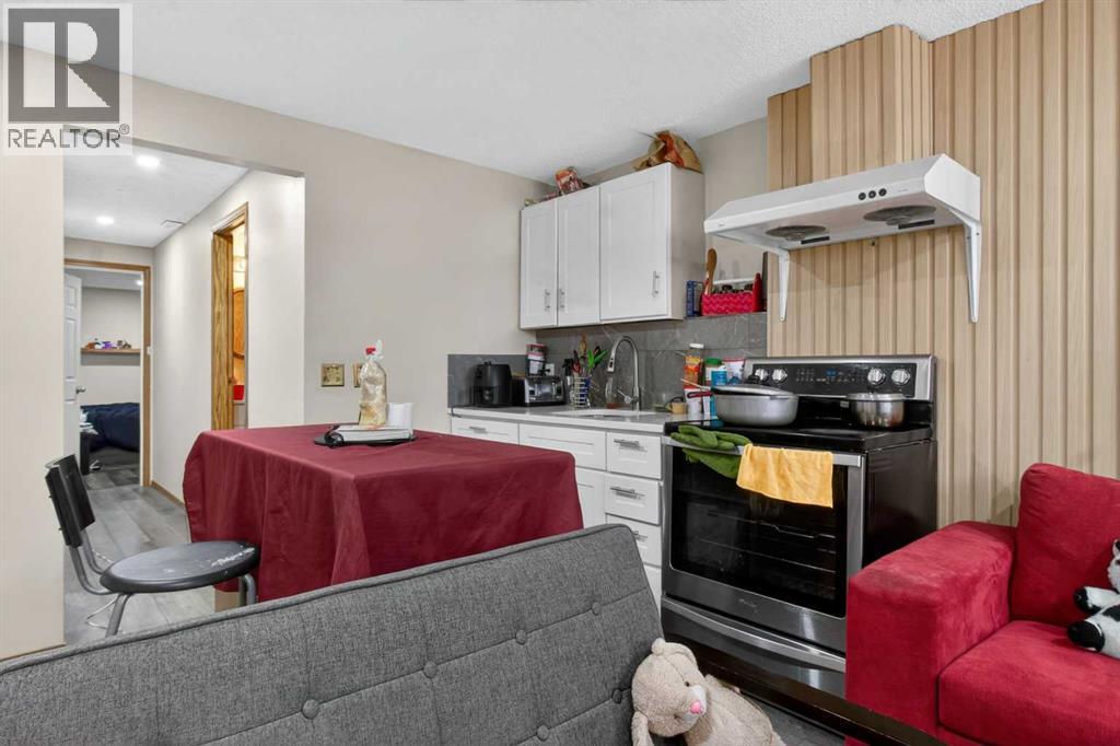 252 Erin Woods Drive SE, Calgary, Alberta  T2B 3B9 - Photo 18 - A2301111