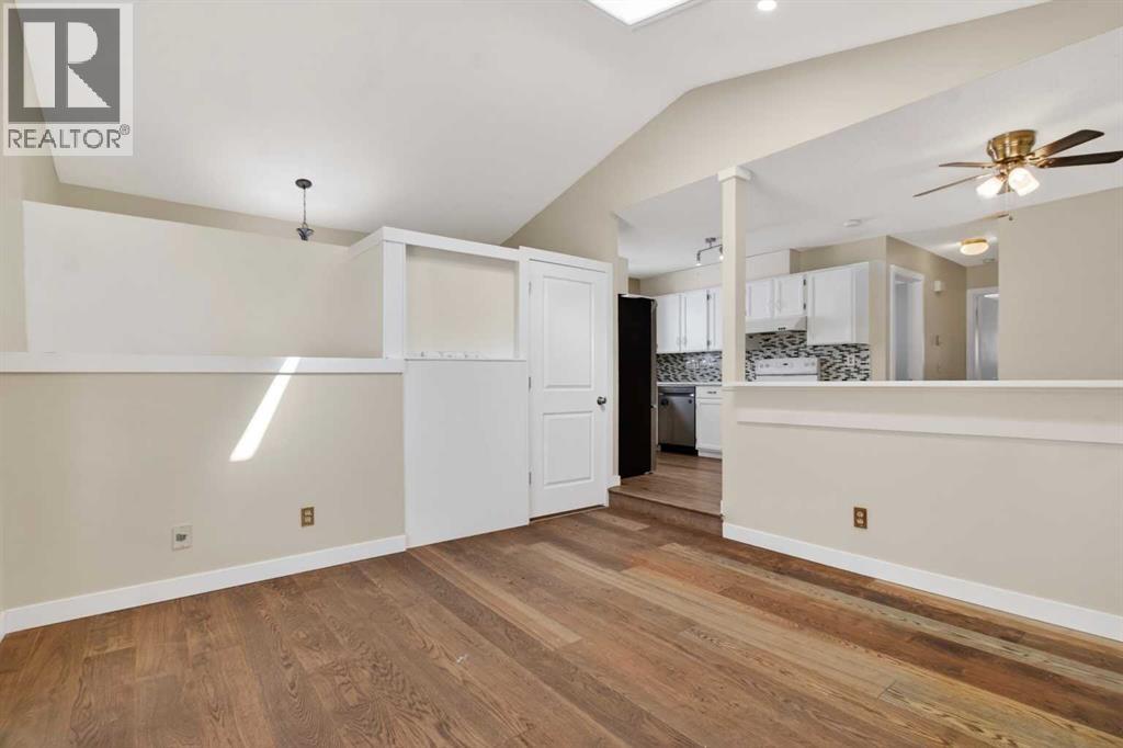 252 Erin Woods Drive SE, Calgary, Alberta  T2B 3B9 - Photo 6 - A2301111