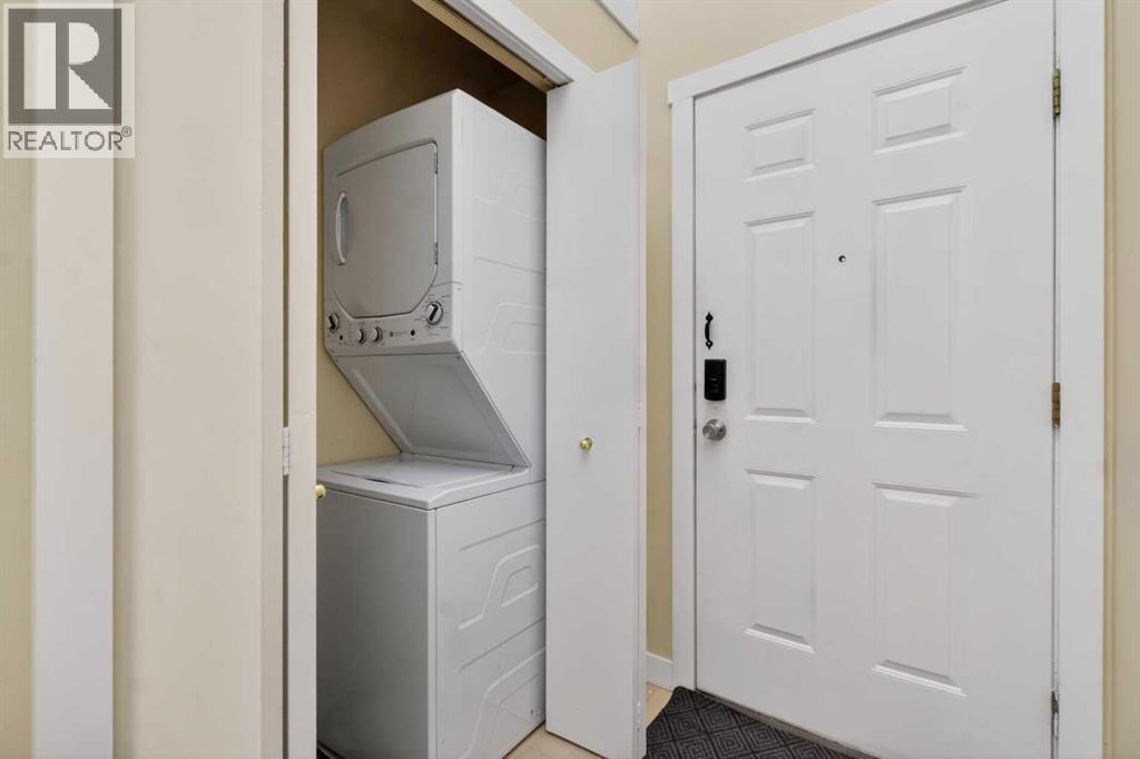 252 Erin Woods Drive SE, Calgary, Alberta  T2B 3B9 - Photo 3 - A2301111