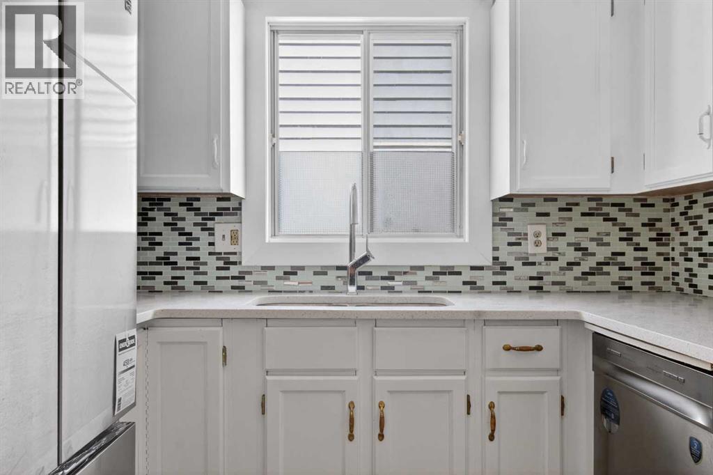 252 Erin Woods Drive SE, Calgary, Alberta  T2B 3B9 - Photo 8 - A2301111