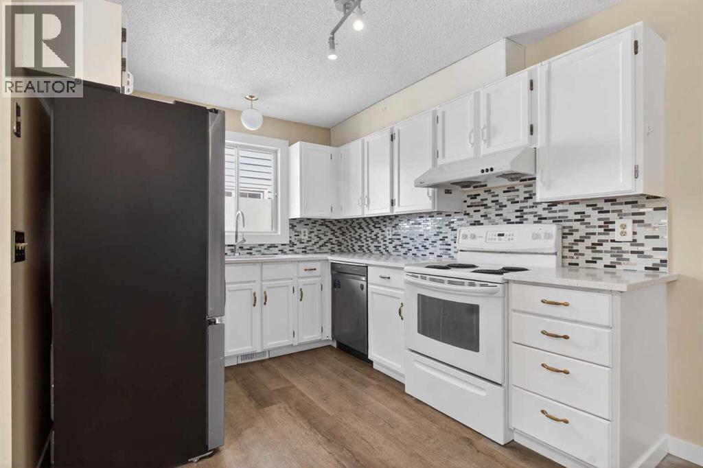 252 Erin Woods Drive SE, Calgary, Alberta  T2B 3B9 - Photo 7 - A2301111