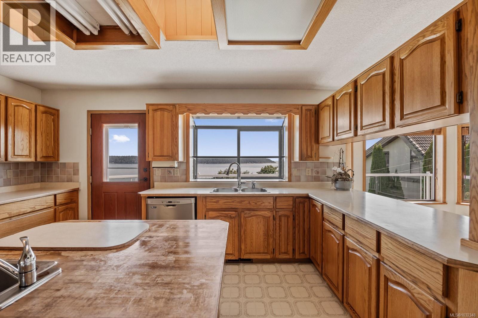 513 Ash St, Campbell River, British Columbia  V9W 5L8 - Photo 36 - 1032348