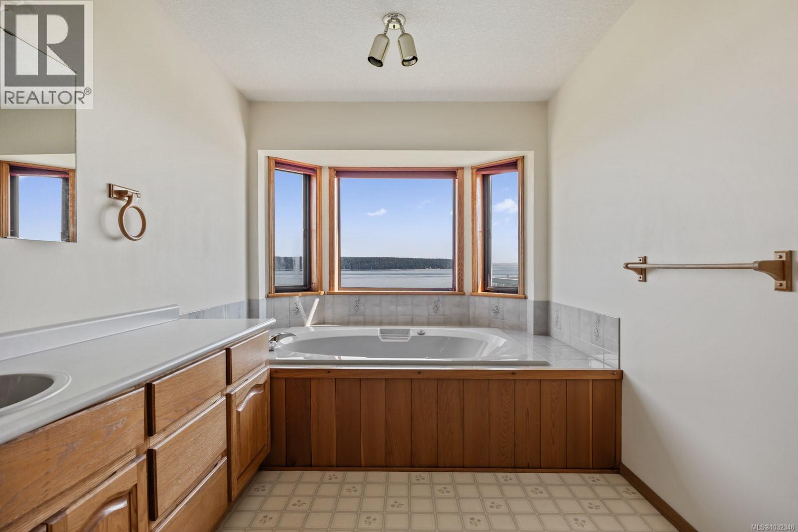 513 Ash St, Campbell River, British Columbia  V9W 5L8 - Photo 46 - 1032348