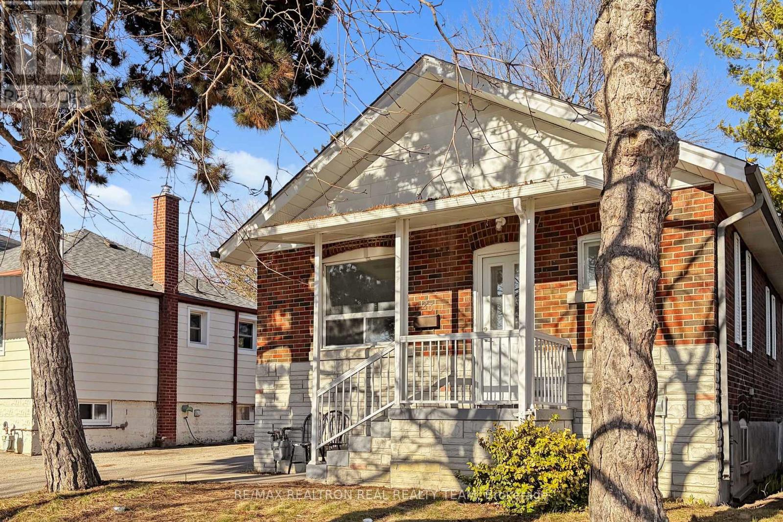 23 Marsh Road, Toronto, Ontario  M1K 1Y6 - Photo 2 - E13003778