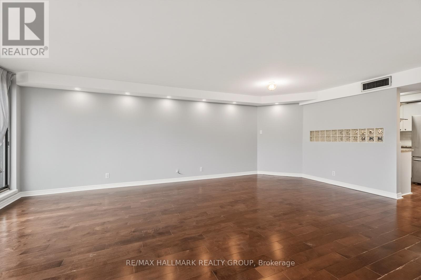 203 - 30 Charlevoix Street, Ottawa, Ontario  K1L 8K5 - Photo 14 - X12802658