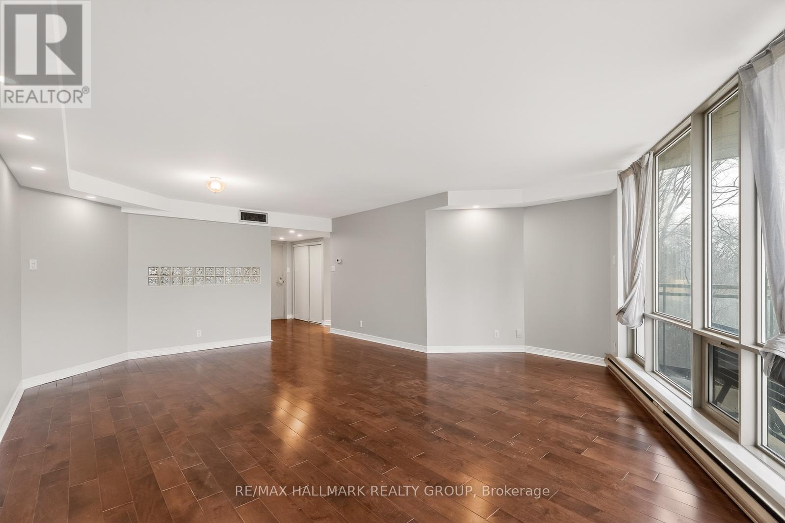 203 - 30 Charlevoix Street, Ottawa, Ontario  K1L 8K5 - Photo 13 - X12802658