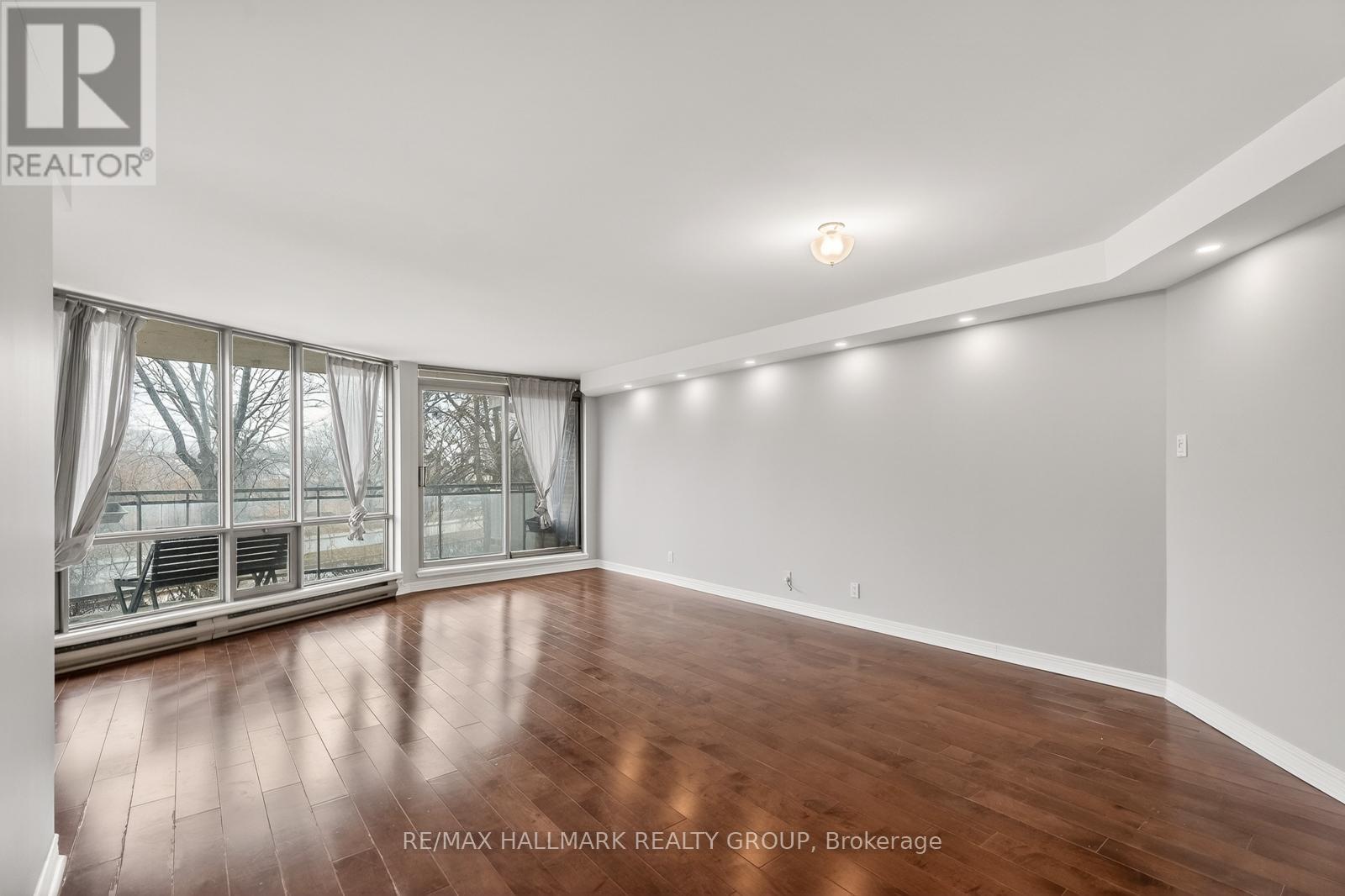 203 - 30 Charlevoix Street, Ottawa, Ontario  K1L 8K5 - Photo 9 - X12802658