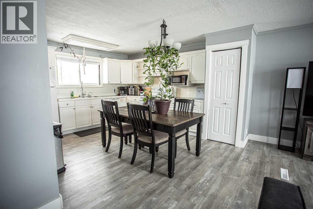 10011 100 Street, High Level, Alberta  T0H 1Z0 - Photo 8 - A2290231