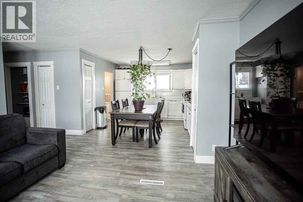 10011 100 Street, High Level, Alberta  T0H 1Z0 - Photo 9 - A2290231