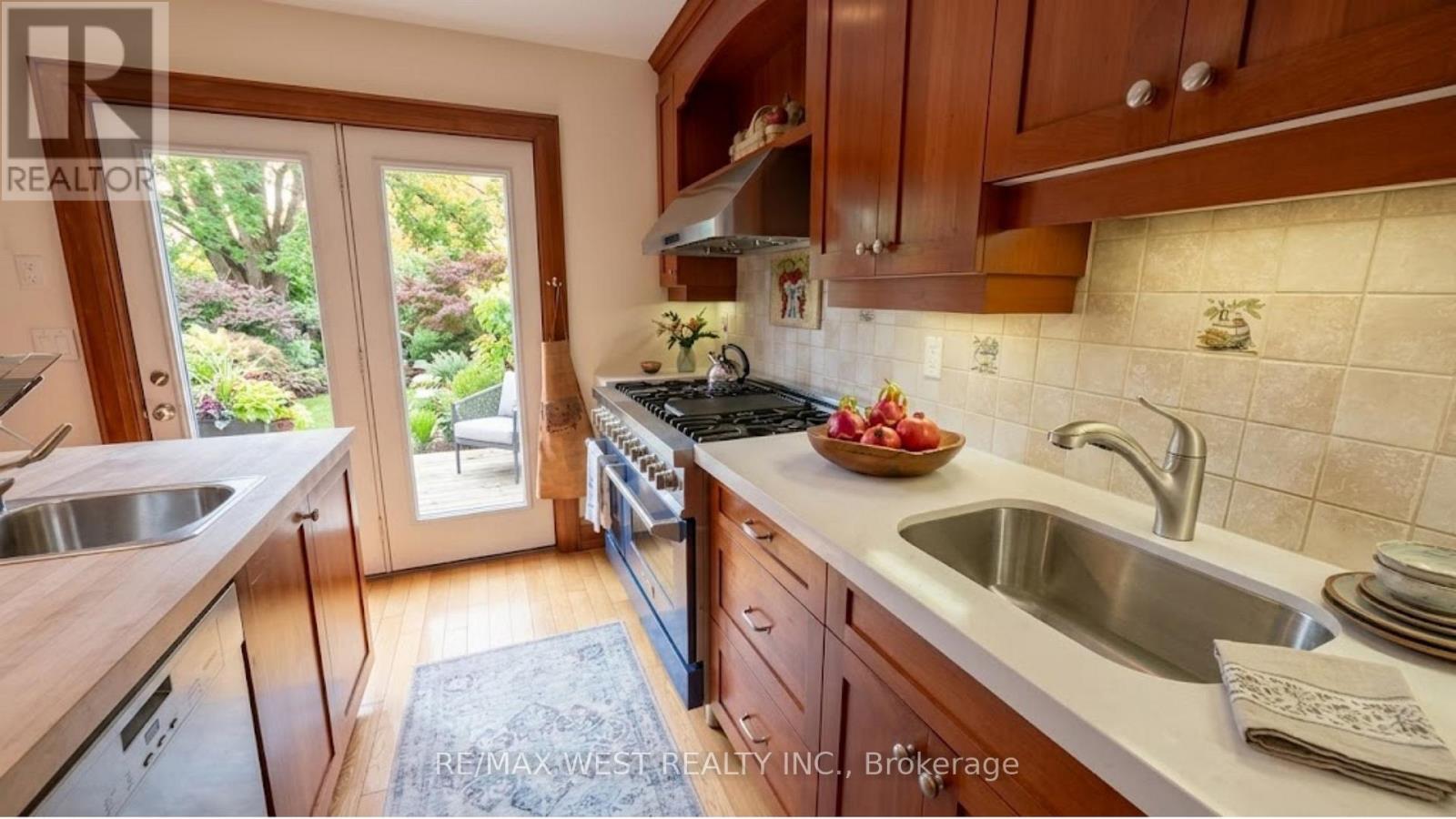 69 Mayfield Avenue, Toronto, Ontario  M6S 1K4 - Photo 10 - W13004458