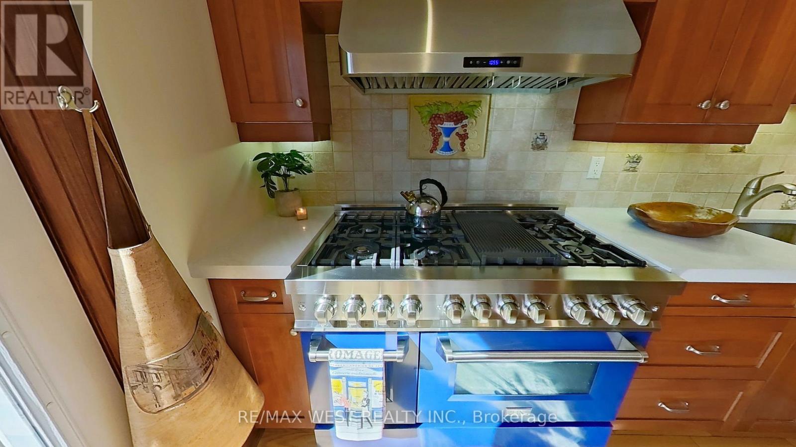 69 Mayfield Avenue, Toronto, Ontario  M6S 1K4 - Photo 11 - W13004458