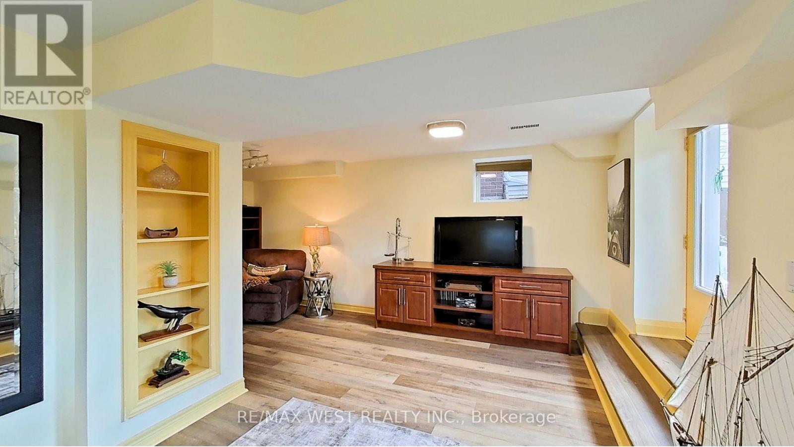 69 Mayfield Avenue, Toronto, Ontario  M6S 1K4 - Photo 14 - W13004458