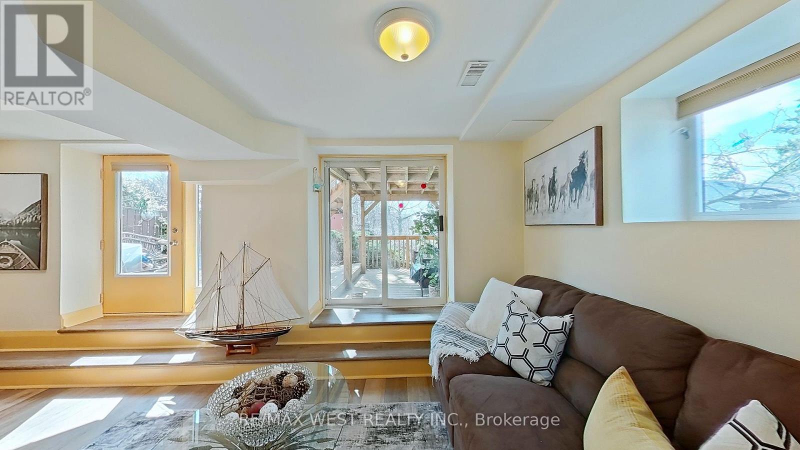 69 Mayfield Avenue, Toronto, Ontario  M6S 1K4 - Photo 15 - W13004458