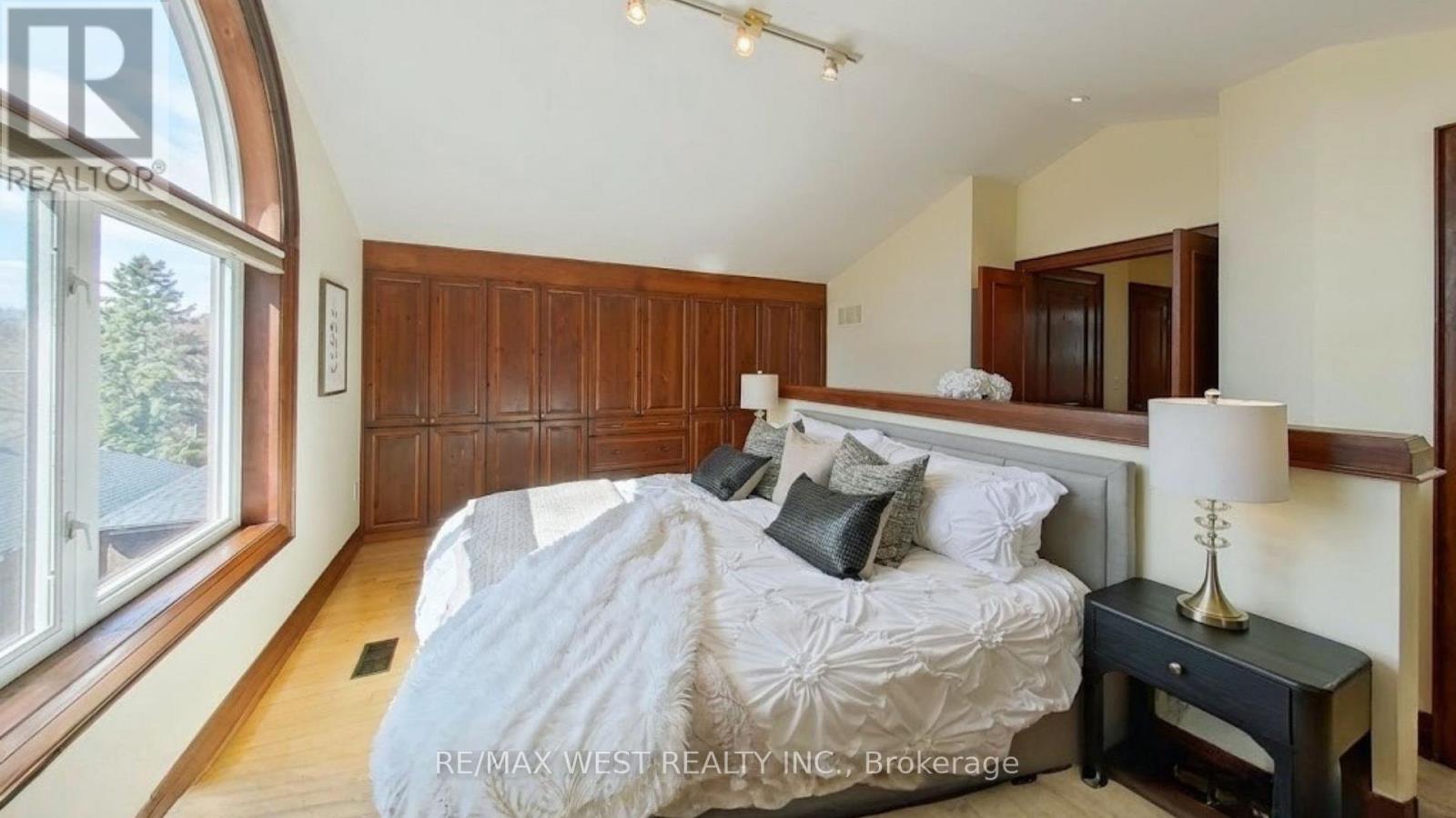 69 Mayfield Avenue, Toronto, Ontario  M6S 1K4 - Photo 17 - W13004458