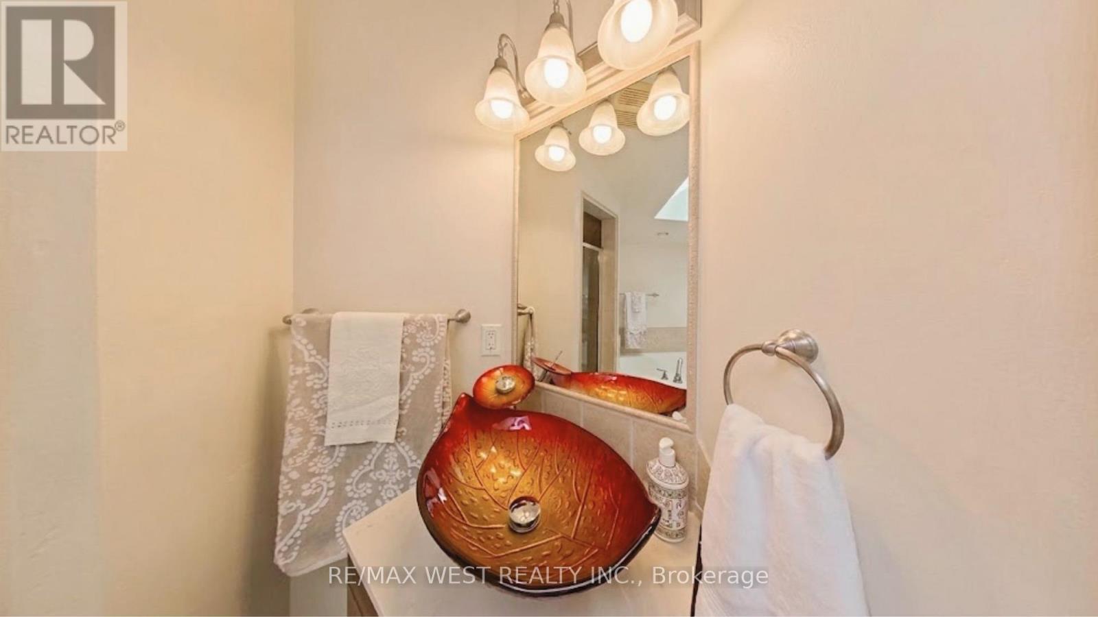 69 Mayfield Avenue, Toronto, Ontario  M6S 1K4 - Photo 23 - W13004458