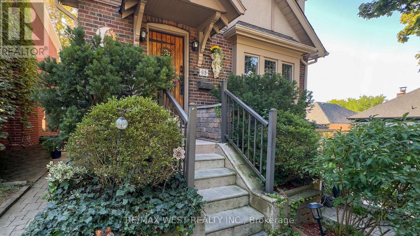 69 Mayfield Avenue, Toronto, Ontario  M6S 1K4 - Photo 3 - W13004458