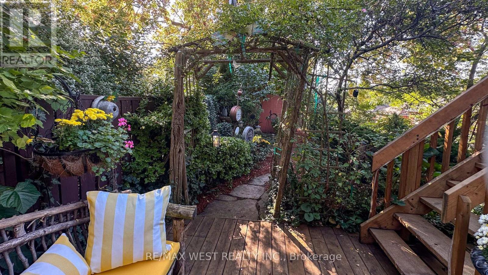 69 Mayfield Avenue, Toronto, Ontario  M6S 1K4 - Photo 31 - W13004458