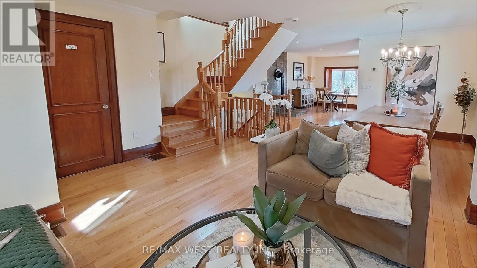 69 Mayfield Avenue, Toronto, Ontario  M6S 1K4 - Photo 7 - W13004458