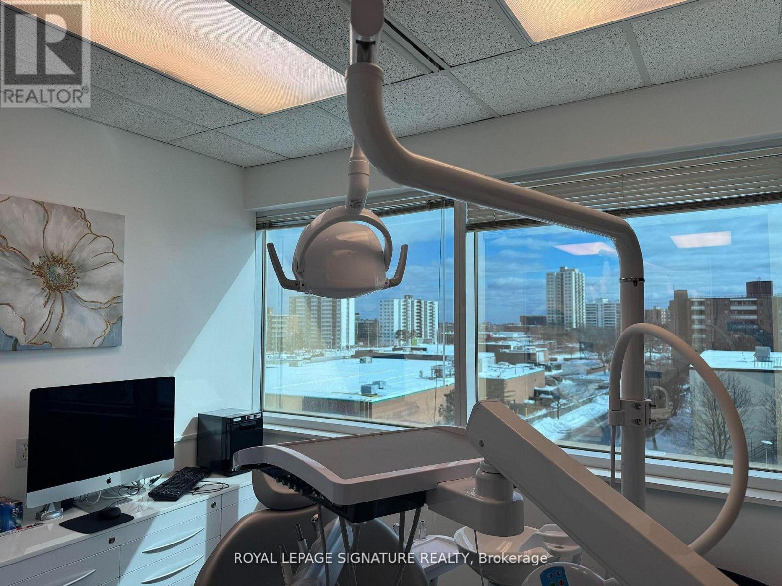 UNIT 405 - 71 KING STREET W, Mississauga, Ontario