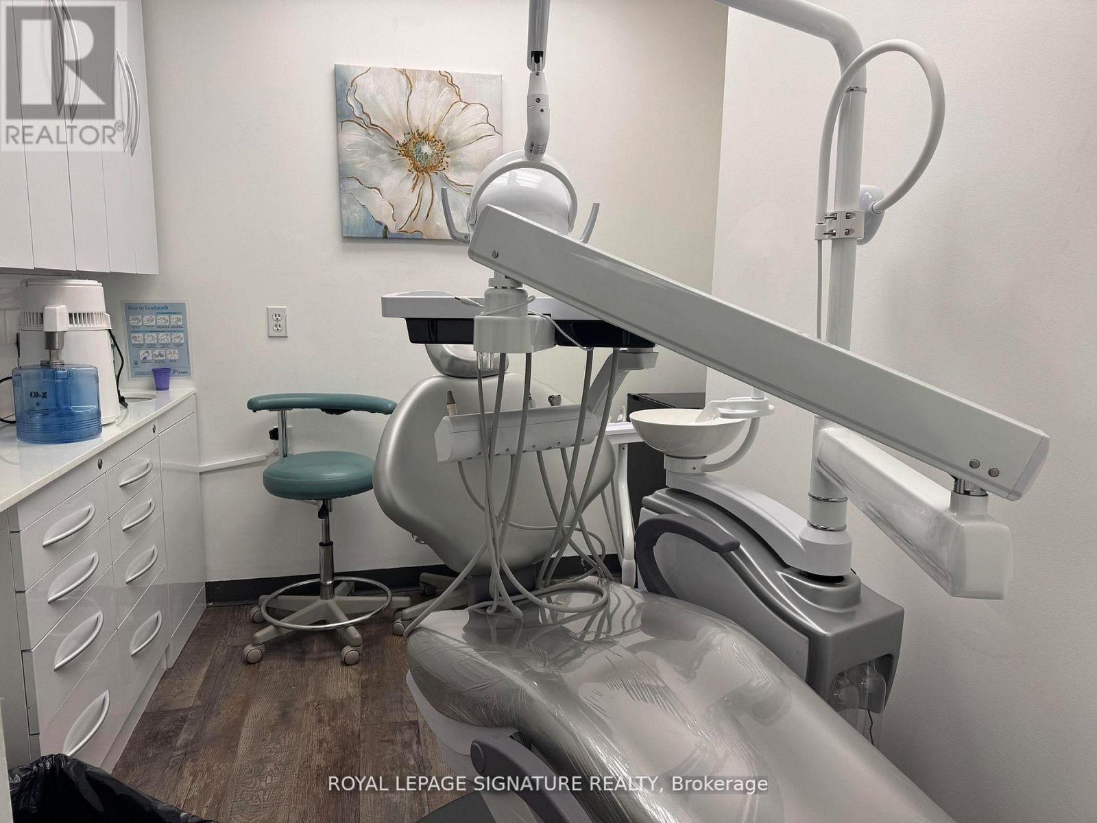 Unit 405 - 71 King Street W, Mississauga, Ontario  L5B 4A2 - Photo 2 - W13004486