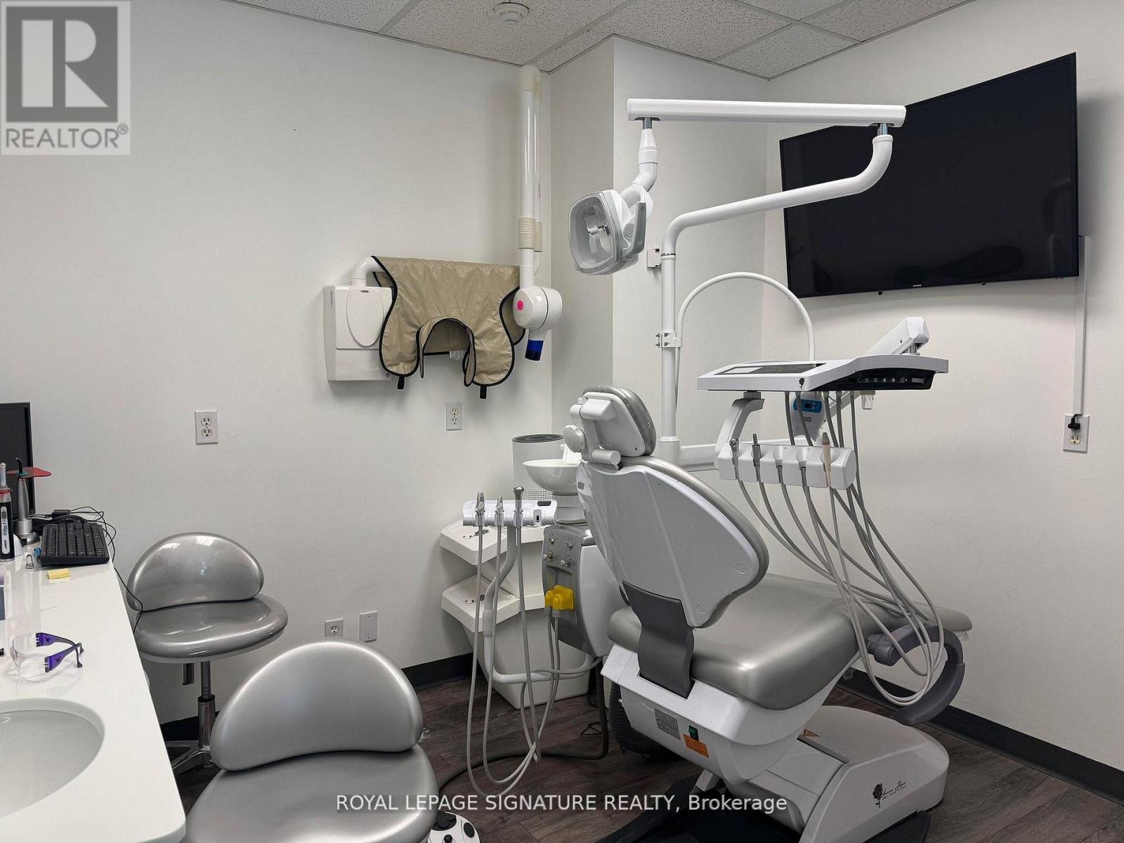 Unit 405 - 71 King Street W, Mississauga, Ontario  L5B 4A2 - Photo 5 - W13004486