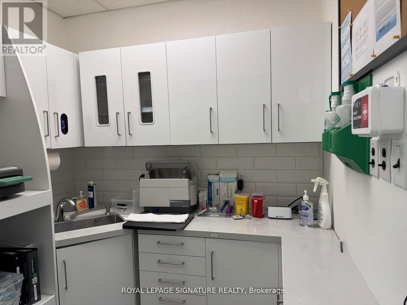 Unit 405 - 71 King Street W, Mississauga, Ontario  L5B 4A2 - Photo 9 - W13004486