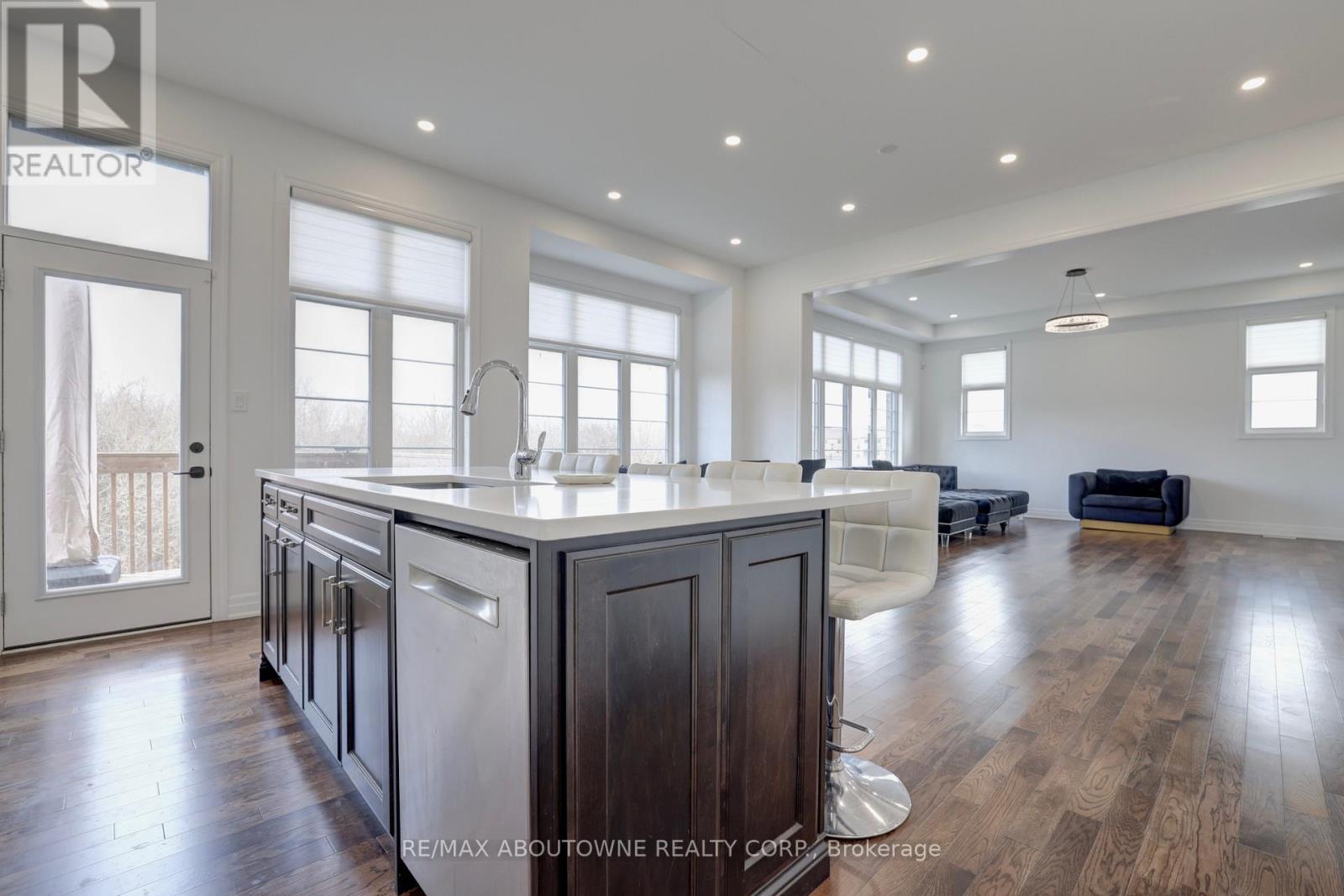 1416 Ford Strathy Crescent S, Oakville, Ontario  L6H 6E3 - Photo 19 - W13004494