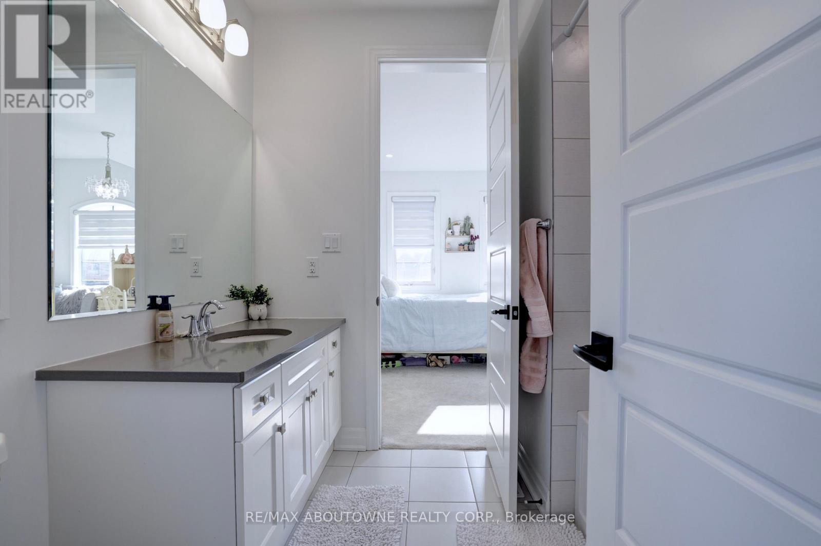 1416 Ford Strathy Crescent S, Oakville, Ontario  L6H 6E3 - Photo 32 - W13004494