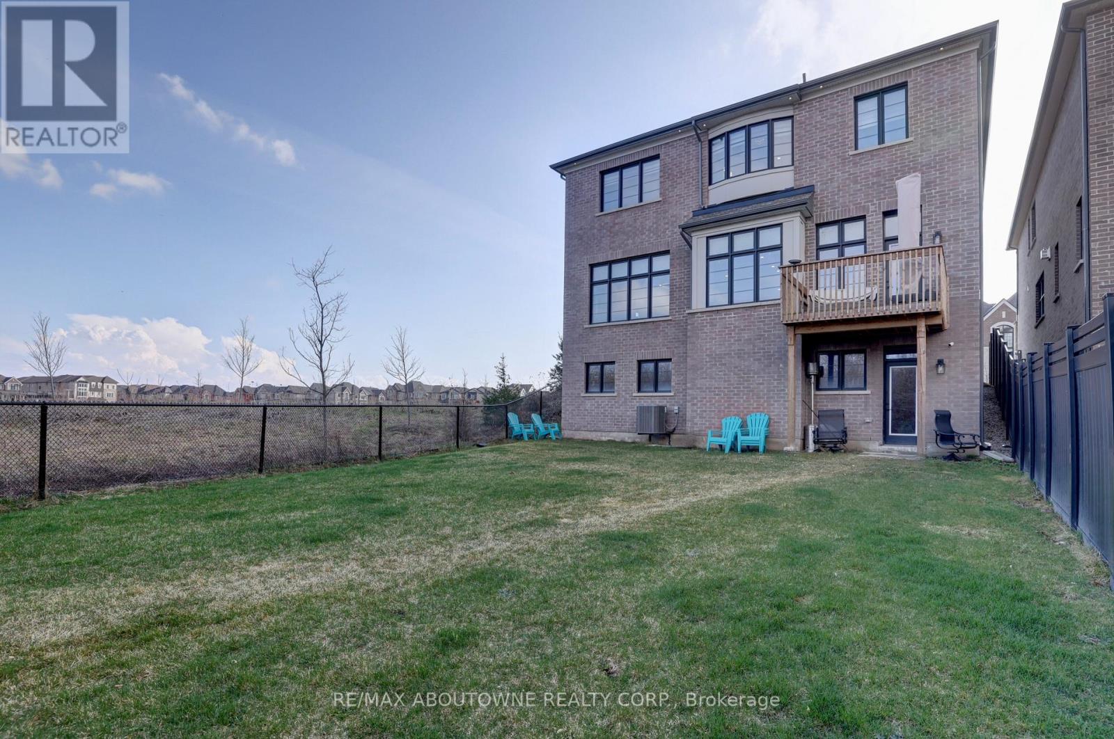 1416 Ford Strathy Crescent S, Oakville, Ontario  L6H 6E3 - Photo 43 - W13004494