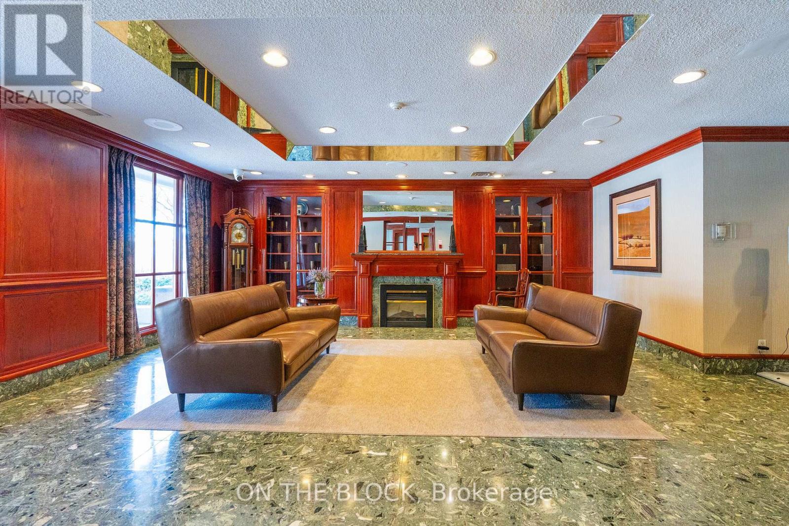 203 - 880 Dundas Street W, Mississauga, Ontario  L5C 4H3 - Photo 3 - W13004510