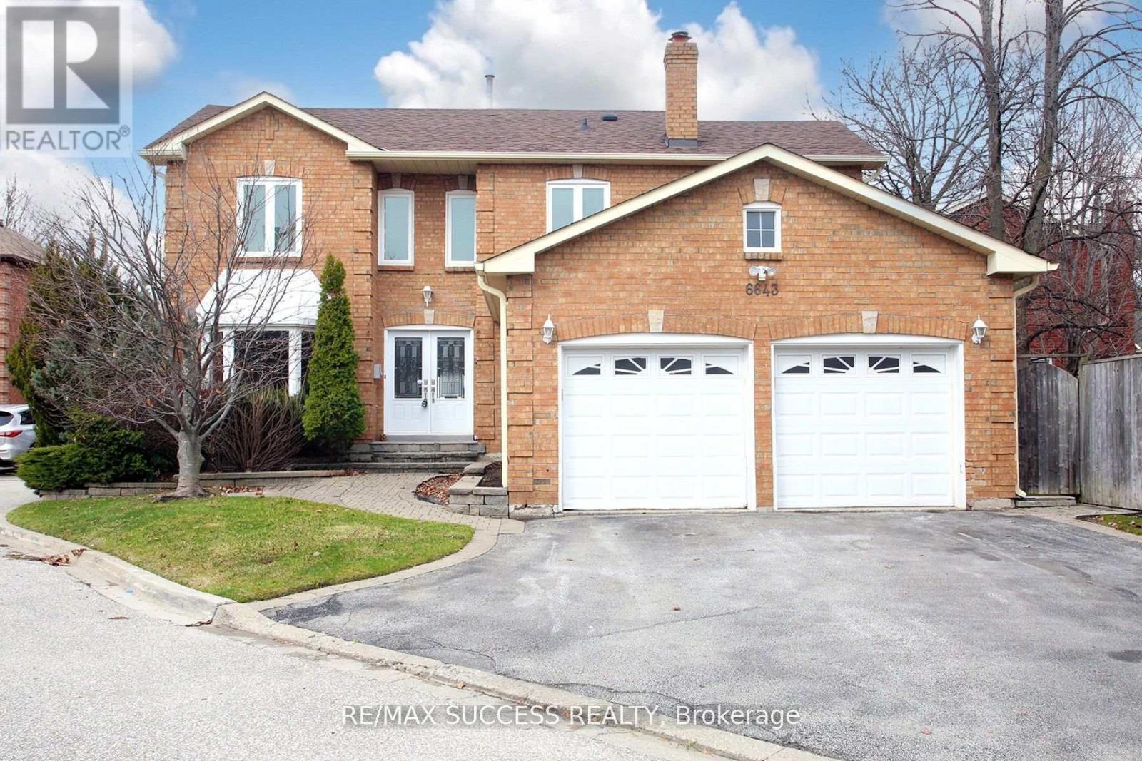 6643 Mockingbird Lane, Mississauga, Ontario  L5N 5K2 - Photo 2 - W13004518