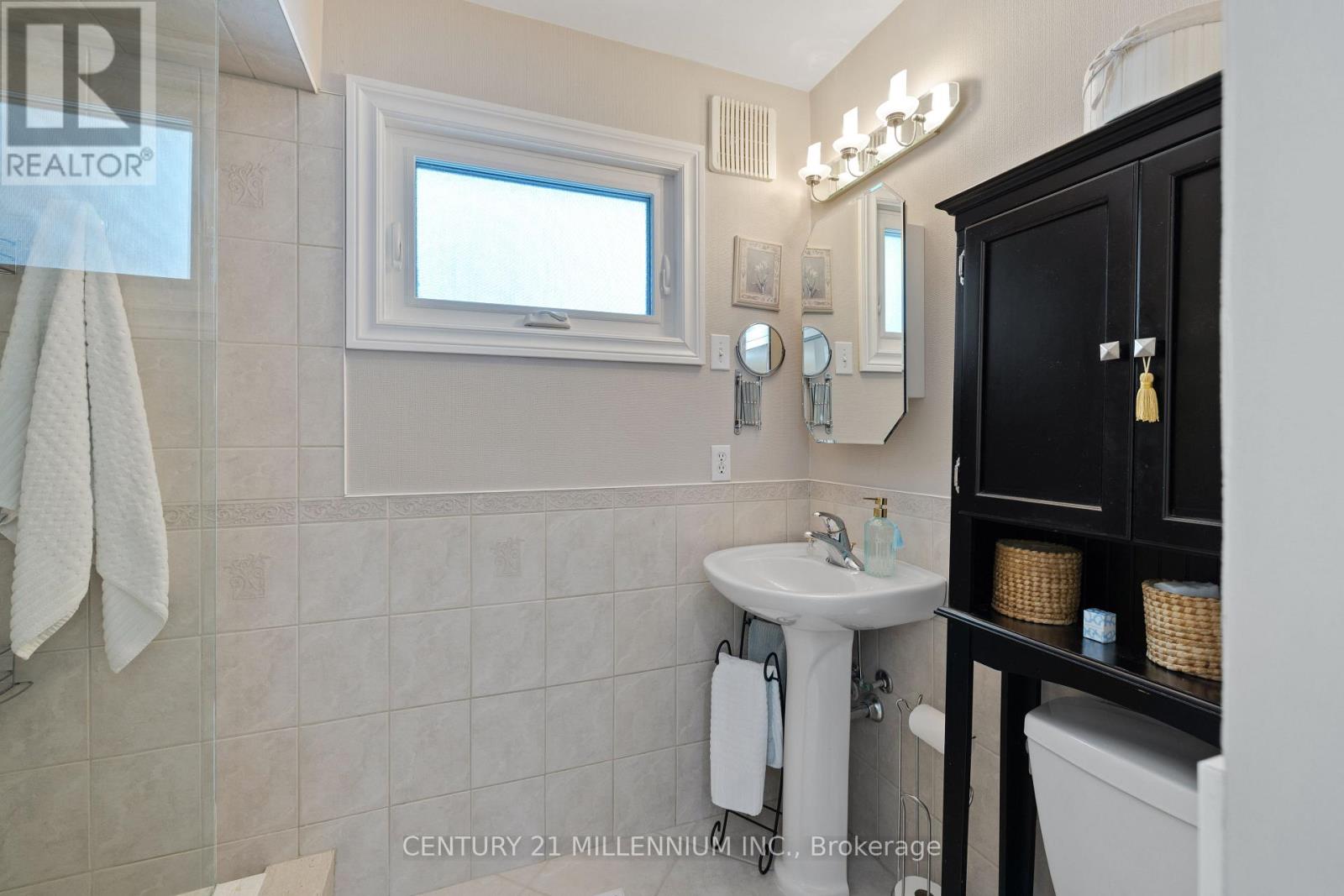 4 Marchmount Crescent, Brampton, Ontario  L6S 2S9 - Photo 24 - W12923400