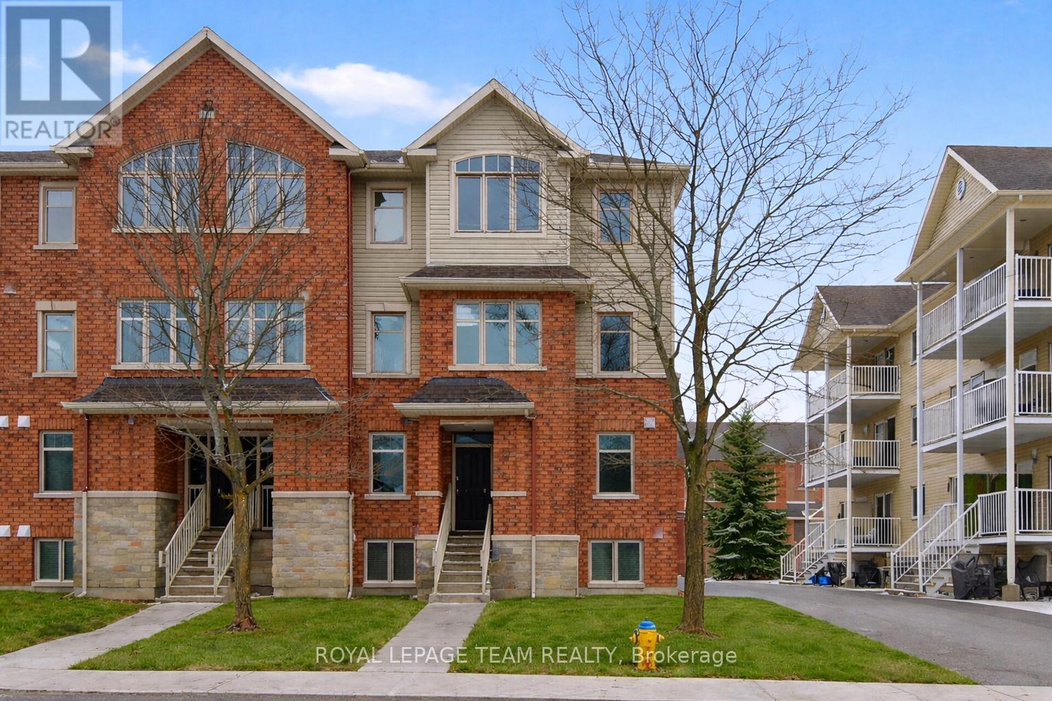 255 DEERCROFT AVENUE, Ottawa, Ontario