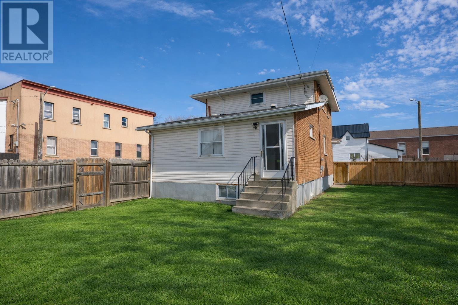 138 Rowand St, Thunder Bay, Ontario  P7C 2P2 - Photo 2 - TB2600712